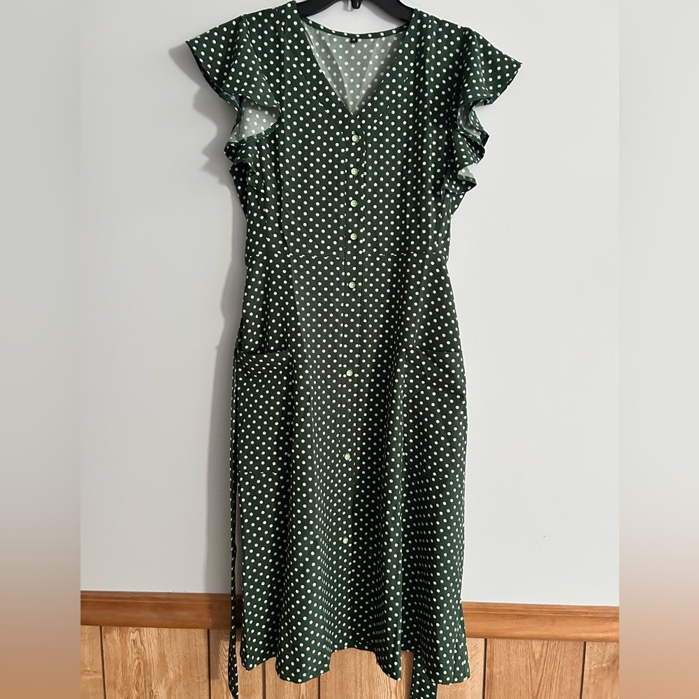 Green Buttoned Midi Sundress with Flutter Sleeves